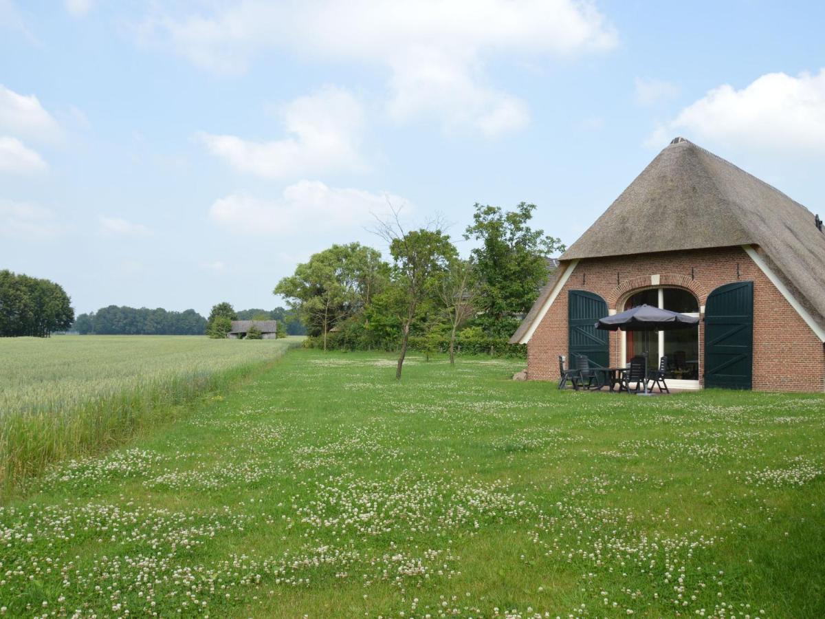 Staying In A Thatched Barn With Box Bed Beautiful View Region Achterhoek Geesteren  Exteriér fotografie